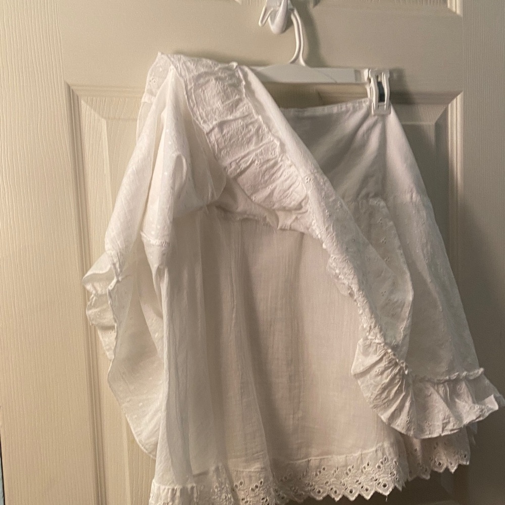 Elegant White Layered Mini Skirt - Picture 7 of 15